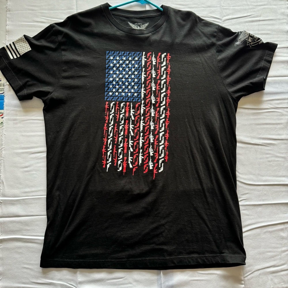 AMERICAN FLAG IN GUNS - PATRIOTIC COLORS SHORT SLEEVE Men Xl